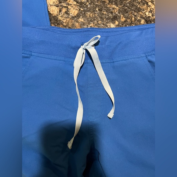 Figs Kade Cargo Scrub Pants™ - Picture 8 of 9